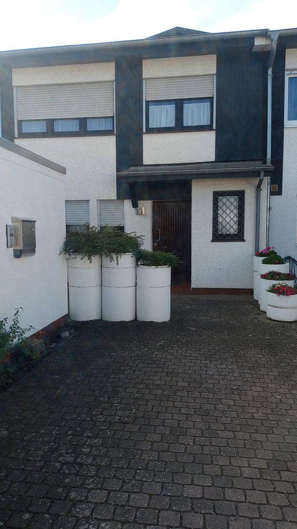 Predaj domu 117 m², pozemok 195 m², Am Felsenkeller 13, Griesheim, Hesensko Predaj domu 117 m², pozemok 195 m², Am Felsenkeller 13, Griesheim, Hesensko