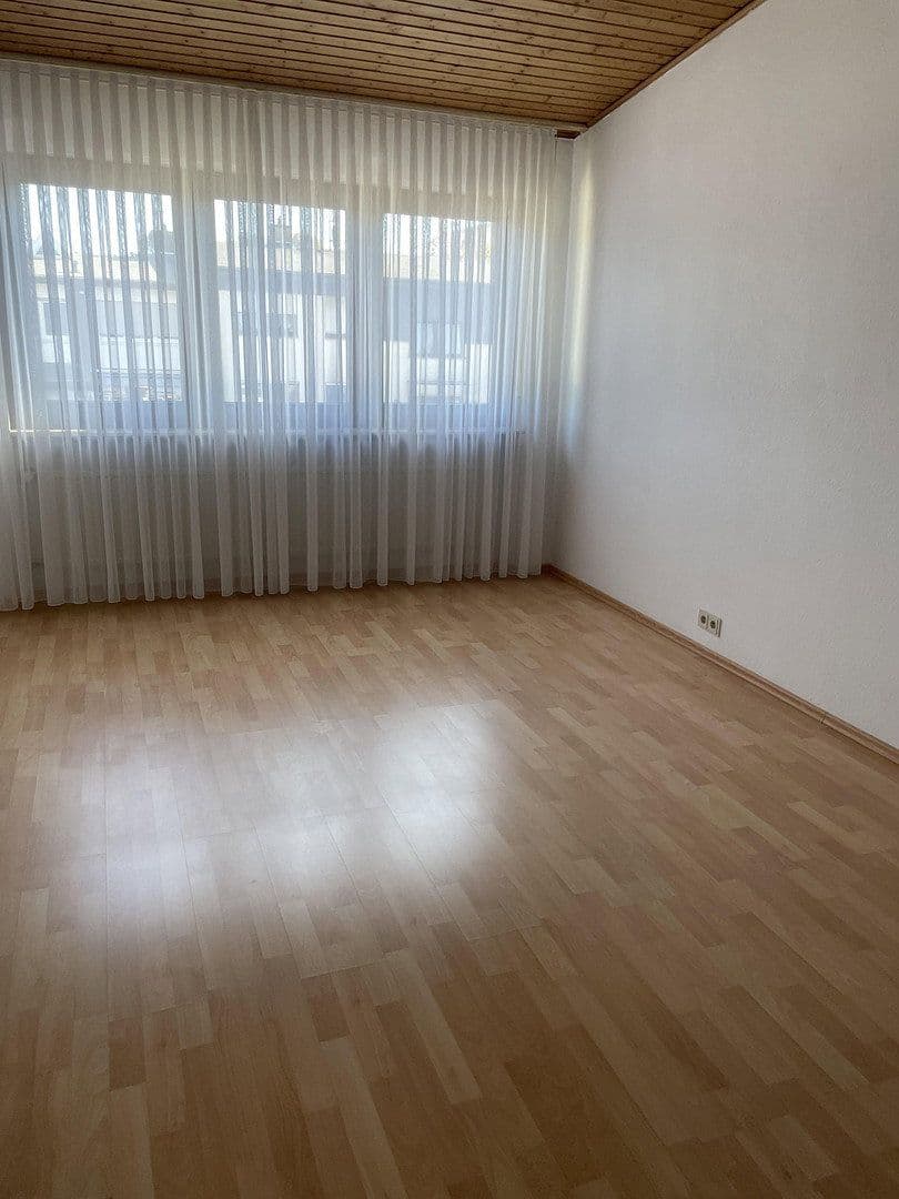 Predaj domu 117 m², pozemok 195 m², Am Felsenkeller 13, Griesheim, Hesensko Predaj domu 117 m², pozemok 195 m², Am Felsenkeller 13, Griesheim, Hesensko