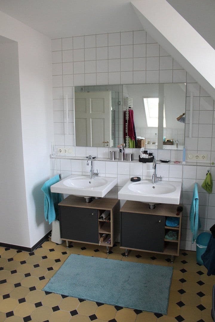 Prenájom bytu 3-izbový 91 m², Kirchentellinsfurt, Bádensko-Wurttembersko Prenájom bytu 3-izbový 91 m², Kirchentellinsfurt, Bádensko-Wurttembersko