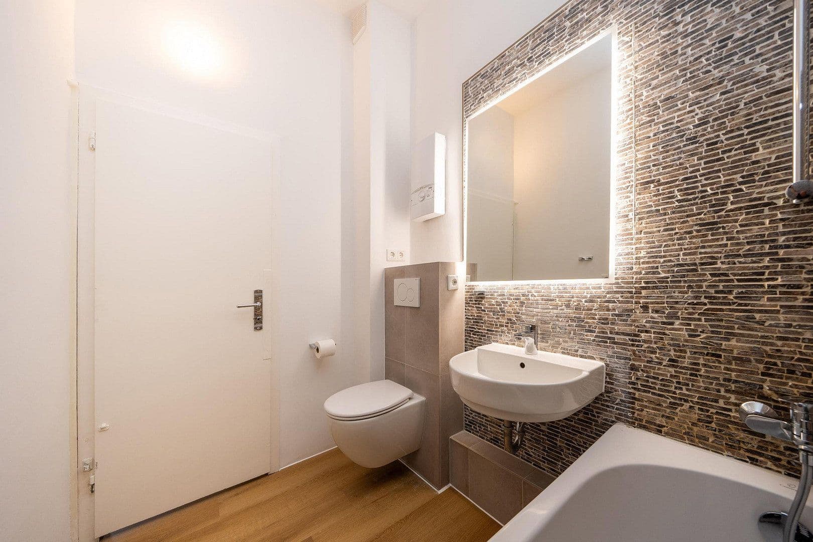Prenájom bytu 3-izbový 71 m², Jungstraße 10, Wuppertal, Severné Porýnie - Westfálsko Prenájom bytu 3-izbový 71 m², Jungstraße 10, Wuppertal, Severné Porýnie - Westfálsko