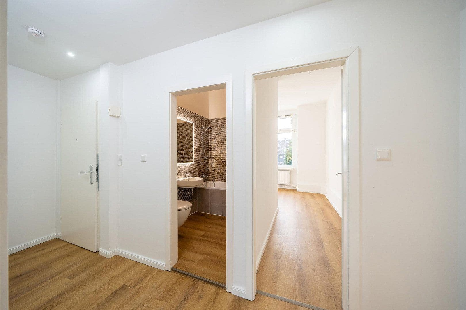 Prenájom bytu 3-izbový 71 m², Jungstraße 10, Wuppertal, Severné Porýnie - Westfálsko Prenájom bytu 3-izbový 71 m², Jungstraße 10, Wuppertal, Severné Porýnie - Westfálsko