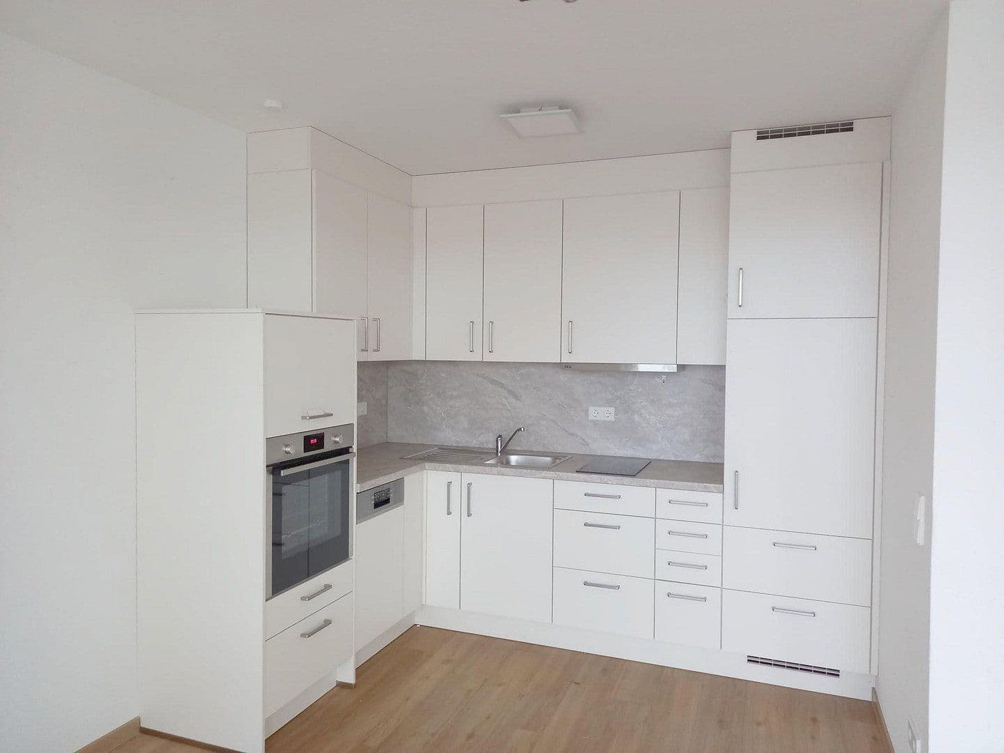 Prenájom bytu 2-izbový 47 m², Tamm, Bádensko-Wurttembersko Prenájom bytu 2-izbový 47 m², Tamm, Bádensko-Wurttembersko