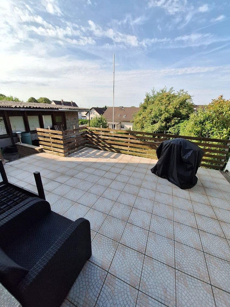 Predaj domu 219 m², pozemok 586 m², Wölfersheim, Hesensko Predaj domu 219 m², pozemok 586 m², Wölfersheim, Hesensko