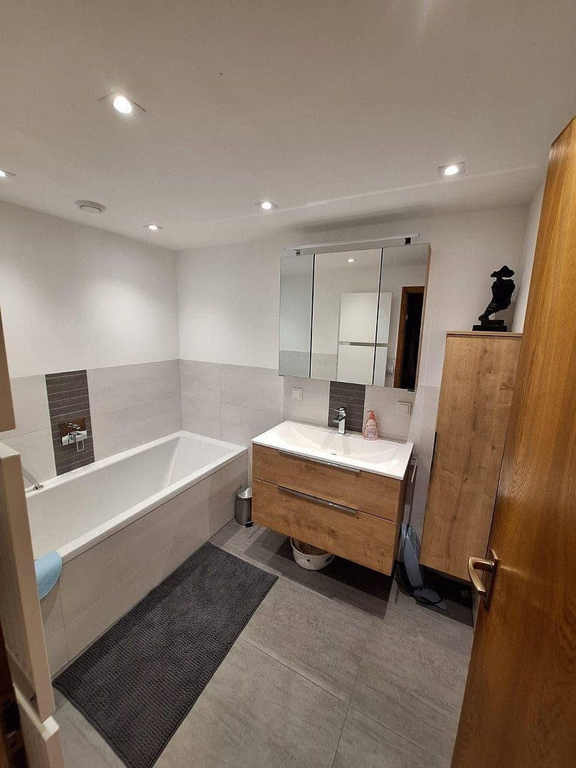 Predaj domu 219 m², pozemok 586 m², Wölfersheim, Hesensko Predaj domu 219 m², pozemok 586 m², Wölfersheim, Hesensko