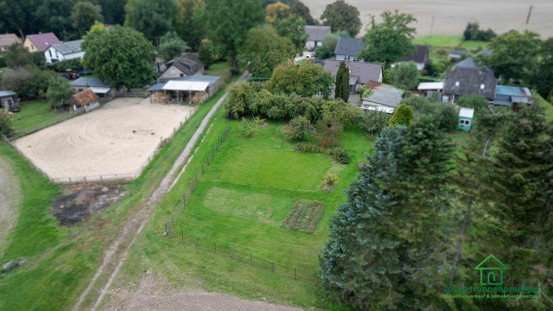 Predaj domu 135 m², pozemok 2.847 m², Trebbower Straße 8, Schwerin, Meklenbursko-Predpomoransko Predaj domu 135 m², pozemok 2.847 m², Trebbower Straße 8, Schwerin, Meklenbursko-Predpomoransko