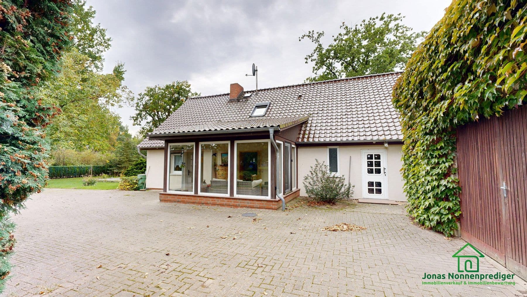 Predaj domu 135 m², pozemok 2.847 m², Trebbower Straße 8, Schwerin, Meklenbursko-Predpomoransko Predaj domu 135 m², pozemok 2.847 m², Trebbower Straße 8, Schwerin, Meklenbursko-Predpomoransko