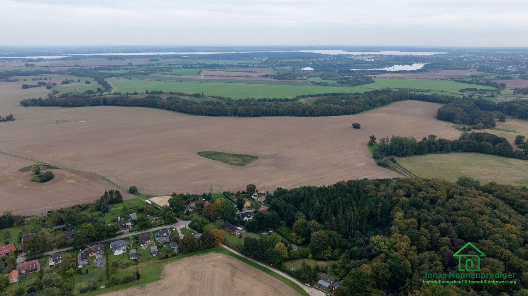 Predaj domu 135 m², pozemok 2.847 m², Trebbower Straße 8, Schwerin, Meklenbursko-Predpomoransko Predaj domu 135 m², pozemok 2.847 m², Trebbower Straße 8, Schwerin, Meklenbursko-Predpomoransko