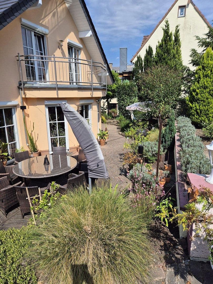 Predaj domu 160 m², pozemok 394 m², Alte Steigstraße 1, Bammental, Bádensko-Wurttembersko Predaj domu 160 m², pozemok 394 m², Alte Steigstraße 1, Bammental, Bádensko-Wurttembersko