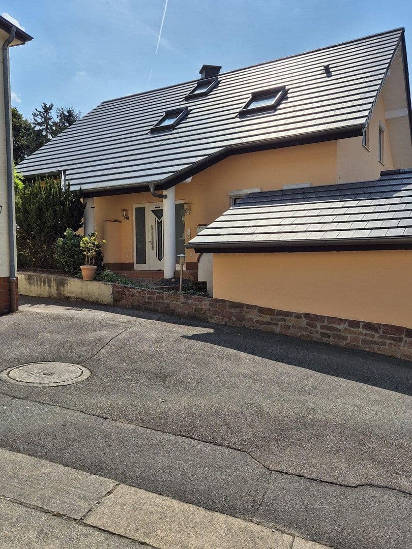 Predaj domu 160 m², pozemok 394 m², Alte Steigstraße 1, Bammental, Bádensko-Wurttembersko Predaj domu 160 m², pozemok 394 m², Alte Steigstraße 1, Bammental, Bádensko-Wurttembersko