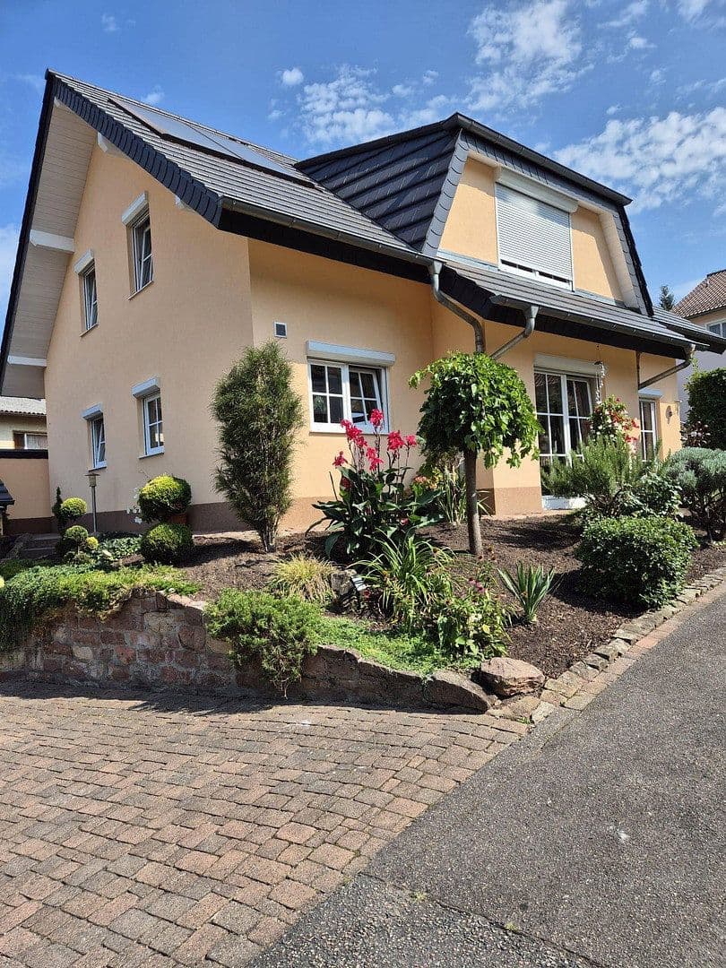 Predaj domu 160 m², pozemok 394 m², Alte Steigstraße 1, Bammental, Bádensko-Wurttembersko Predaj domu 160 m², pozemok 394 m², Alte Steigstraße 1, Bammental, Bádensko-Wurttembersko