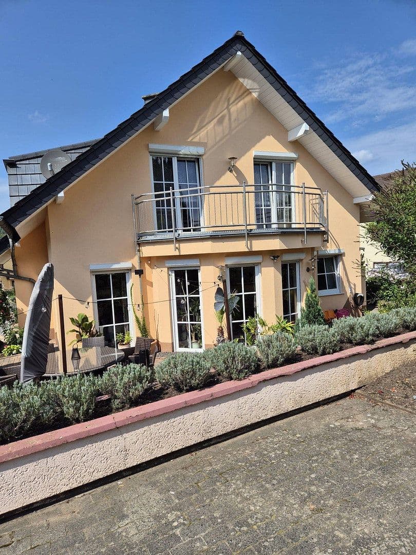 Predaj domu 160 m², pozemok 394 m², Alte Steigstraße 1, Bammental, Bádensko-Wurttembersko Predaj domu 160 m², pozemok 394 m², Alte Steigstraße 1, Bammental, Bádensko-Wurttembersko