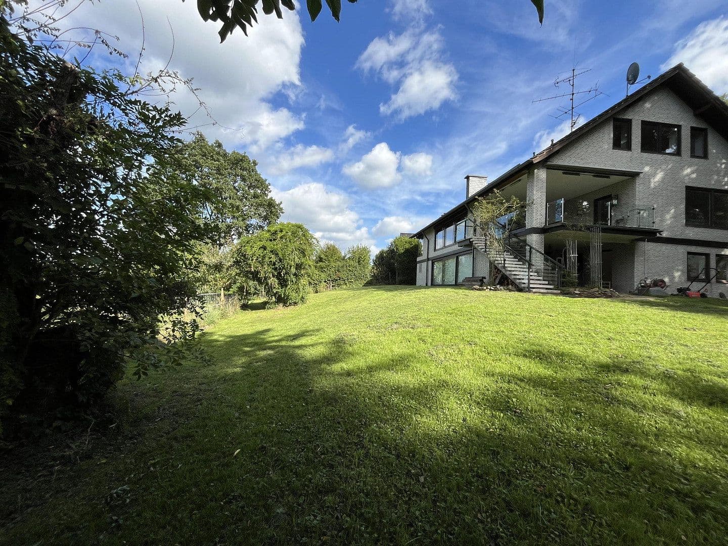 Predaj domu 350 m², pozemok 2.540 m², Overath, Severné Porýnie - Westfálsko Predaj domu 350 m², pozemok 2.540 m², Overath, Severné Porýnie - Westfálsko
