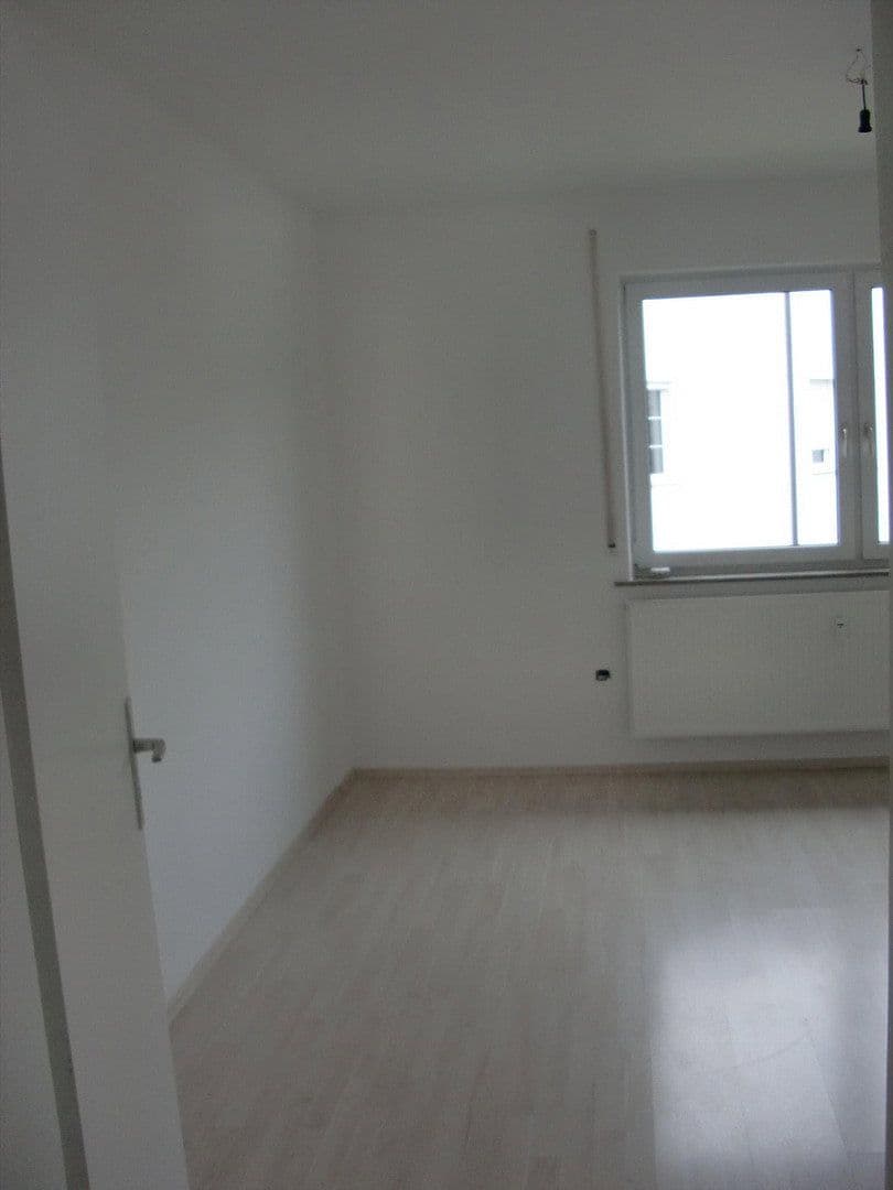 Prenájom bytu 3-izbový 75 m², Ulm, Bádensko-Wurttembersko Prenájom bytu 3-izbový 75 m², Ulm, Bádensko-Wurttembersko
