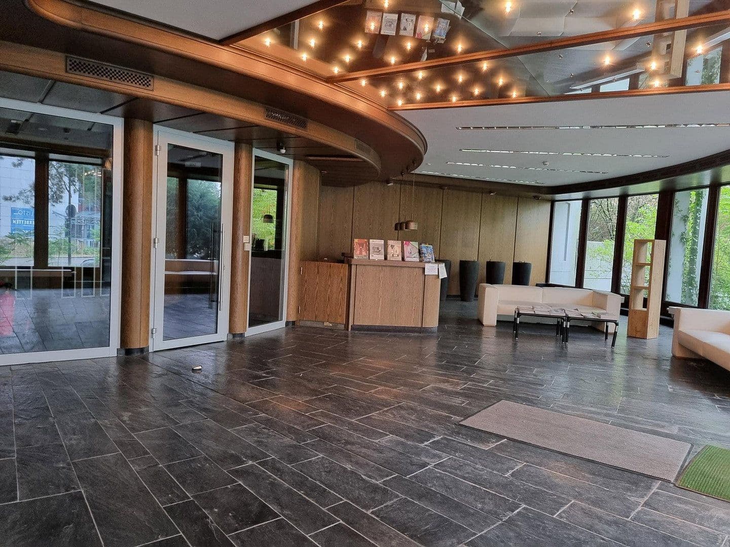 Prenájom kancelárie 35 m², Leinfelden-Echterdingen, Bádensko-Wurttembersko Prenájom kancelárie 35 m², Leinfelden-Echterdingen, Bádensko-Wurttembersko