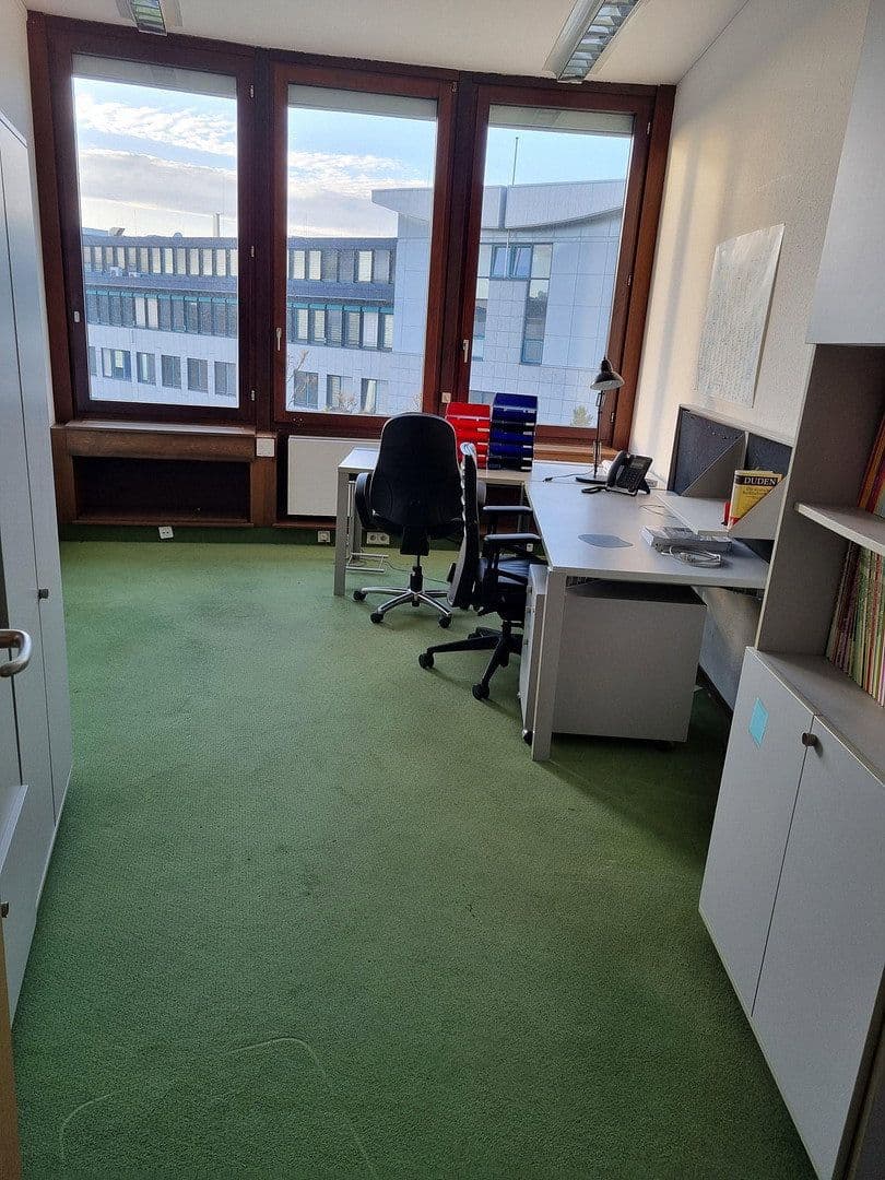 Prenájom kancelárie 35 m², Leinfelden-Echterdingen, Bádensko-Wurttembersko Prenájom kancelárie 35 m², Leinfelden-Echterdingen, Bádensko-Wurttembersko