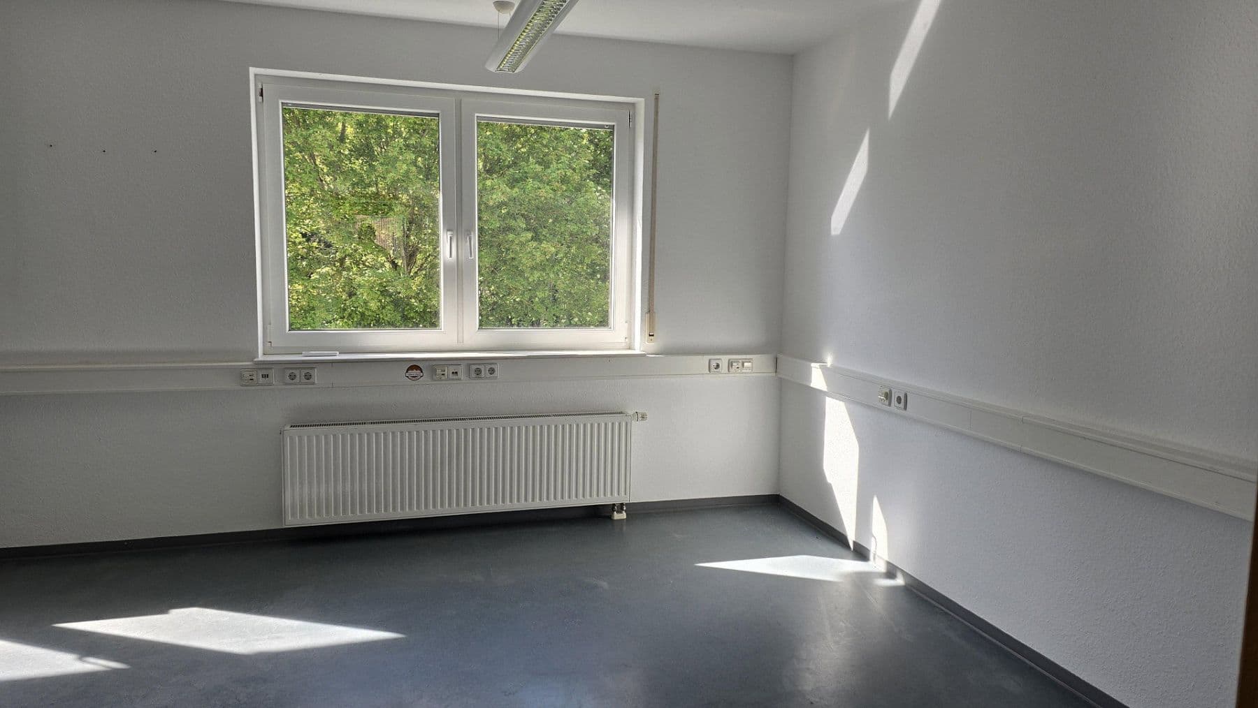 Prenájom nebytového priestoru 3.200 m², Steinung 3/1, Jettingen, Bádensko-Wurttembersko Prenájom nebytového priestoru 3.200 m², Steinung 3/1, Jettingen, Bádensko-Wurttembersko