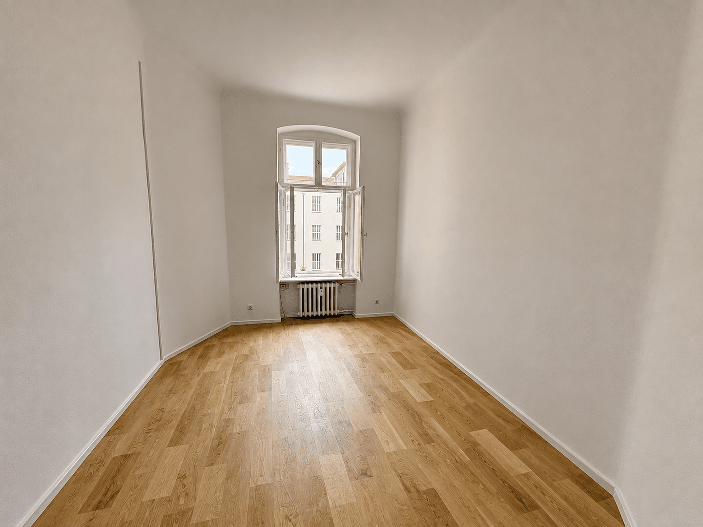 Prenájom bytu 4-izbový 127 m², Duisburgerstr., Berlin, Berlín Prenájom bytu 4-izbový 127 m², Duisburgerstr., Berlin, Berlín