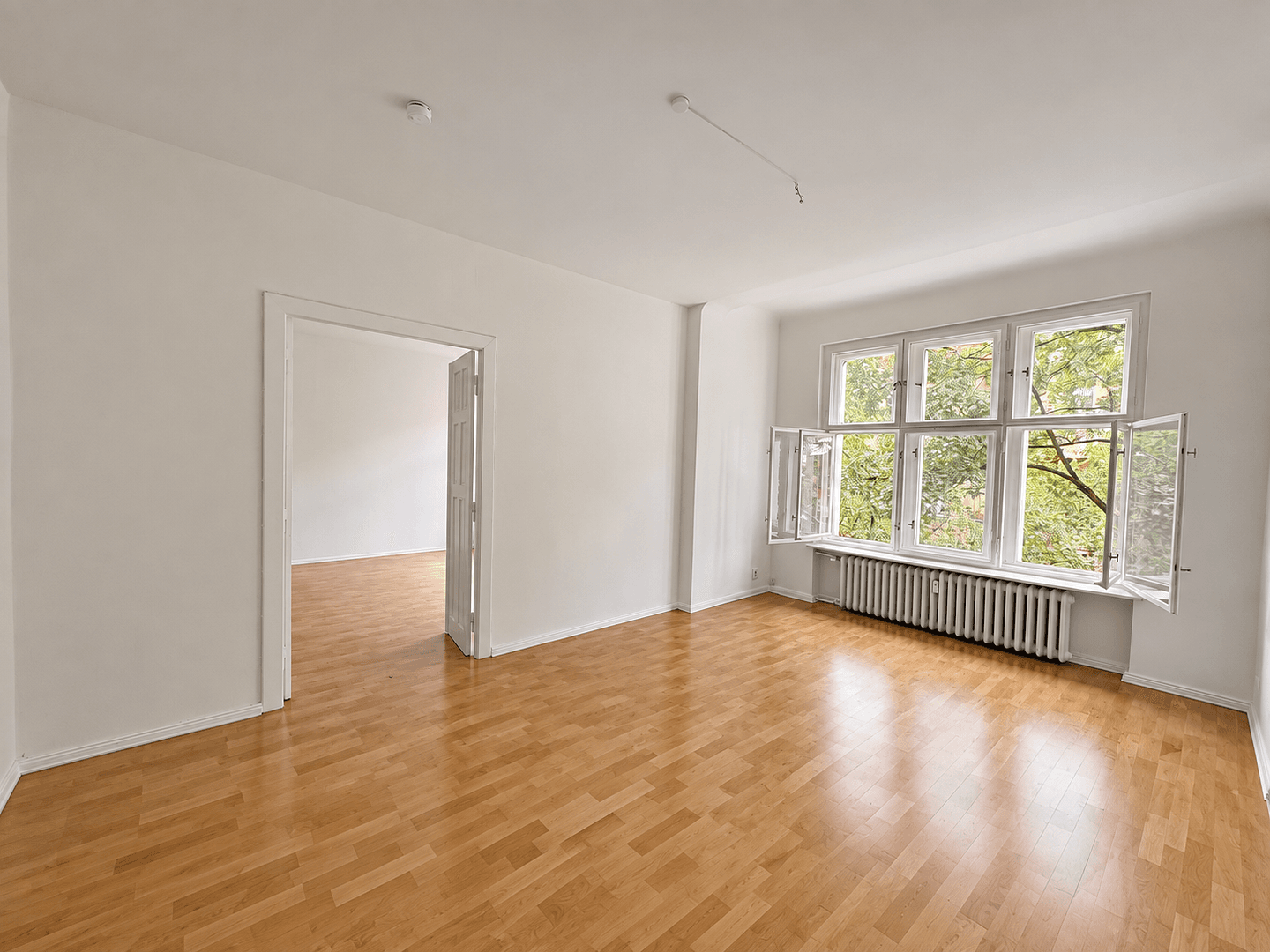 Prenájom bytu 4-izbový 127 m², Duisburgerstr., Berlin, Berlín Prenájom bytu 4-izbový 127 m², Duisburgerstr., Berlin, Berlín