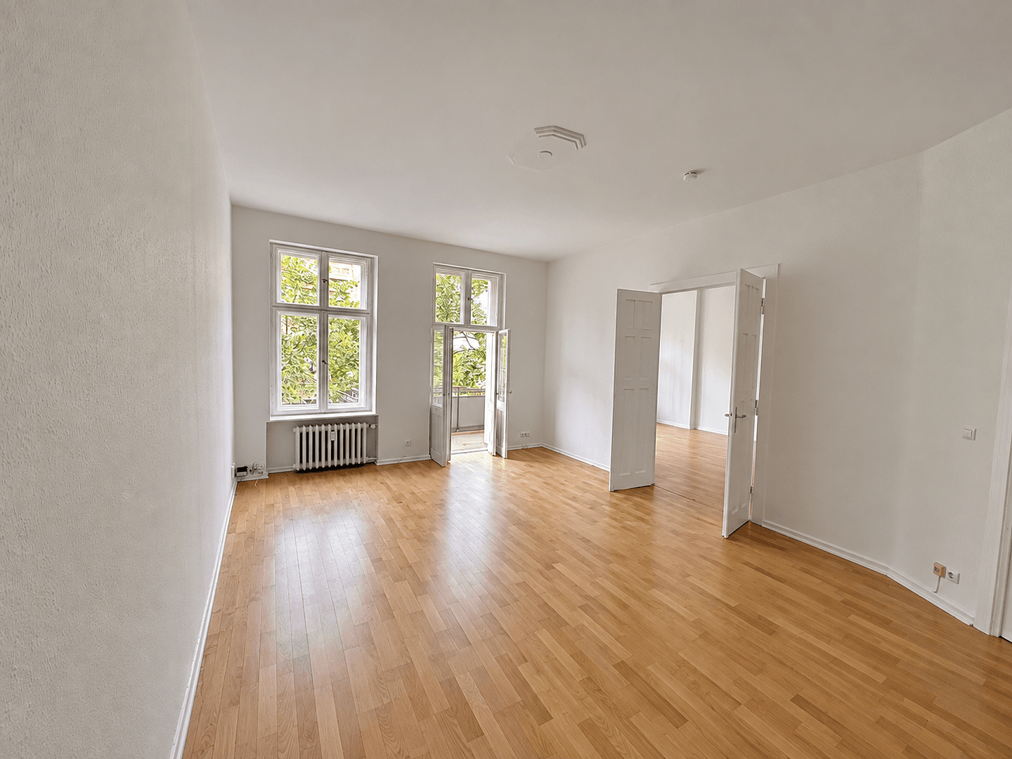 Prenájom bytu 4-izbový 127 m², Duisburgerstr., Berlin, Berlín Prenájom bytu 4-izbový 127 m², Duisburgerstr., Berlin, Berlín