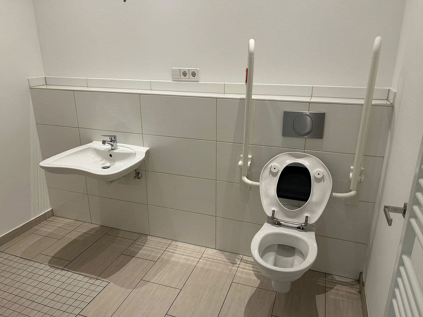 Prenájom bytu 1-izbový 62 m², Rheinstr. 51, Baden-Baden, Bádensko-Wurttembersko Prenájom bytu 1-izbový 62 m², Rheinstr. 51, Baden-Baden, Bádensko-Wurttembersko