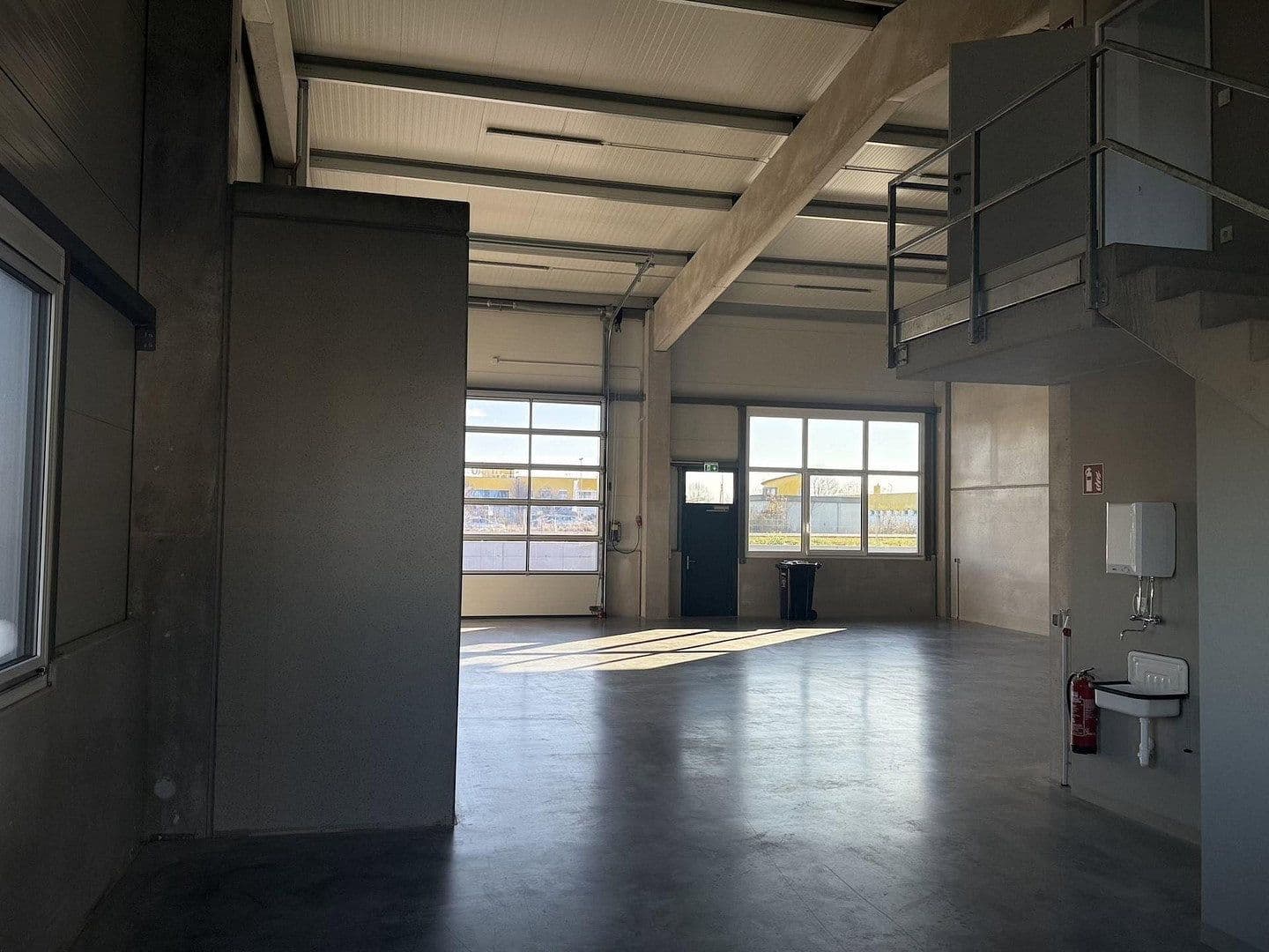 Prenájom nebytového priestoru 2.082 m², Gewerbepark B17 / II / Straße 3 / Objekt 11, Teesdorf, Dolné Rakúsko Prenájom nebytového priestoru 2.082 m², Gewerbepark B17 / II / Straße 3 / Objekt 11, Teesdorf, Dolné Rakúsko