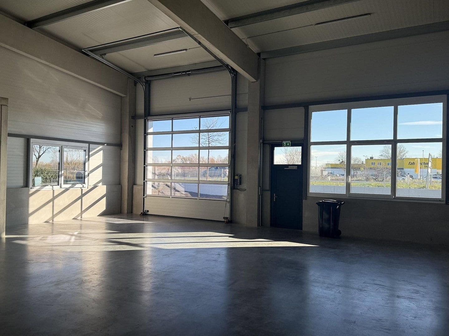 Prenájom nebytového priestoru 2.082 m², Gewerbepark B17 / II / Straße 3 / Objekt 11, Teesdorf, Dolné Rakúsko Prenájom nebytového priestoru 2.082 m², Gewerbepark B17 / II / Straße 3 / Objekt 11, Teesdorf, Dolné Rakúsko