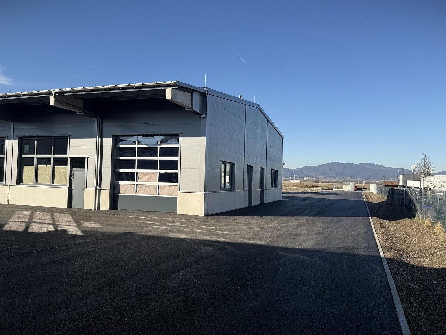 Prenájom nebytového priestoru 2.082 m², Gewerbepark B17 / II / Straße 3 / Objekt 11, Teesdorf, Dolné Rakúsko Prenájom nebytového priestoru 2.082 m², Gewerbepark B17 / II / Straße 3 / Objekt 11, Teesdorf, Dolné Rakúsko