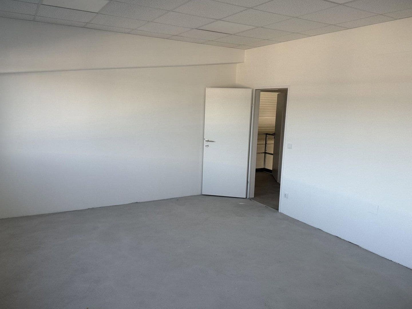 Prenájom nebytového priestoru 2.082 m², Gewerbepark B17 / II / Straße 3 / Objekt 11, Teesdorf, Dolné Rakúsko Prenájom nebytového priestoru 2.082 m², Gewerbepark B17 / II / Straße 3 / Objekt 11, Teesdorf, Dolné Rakúsko