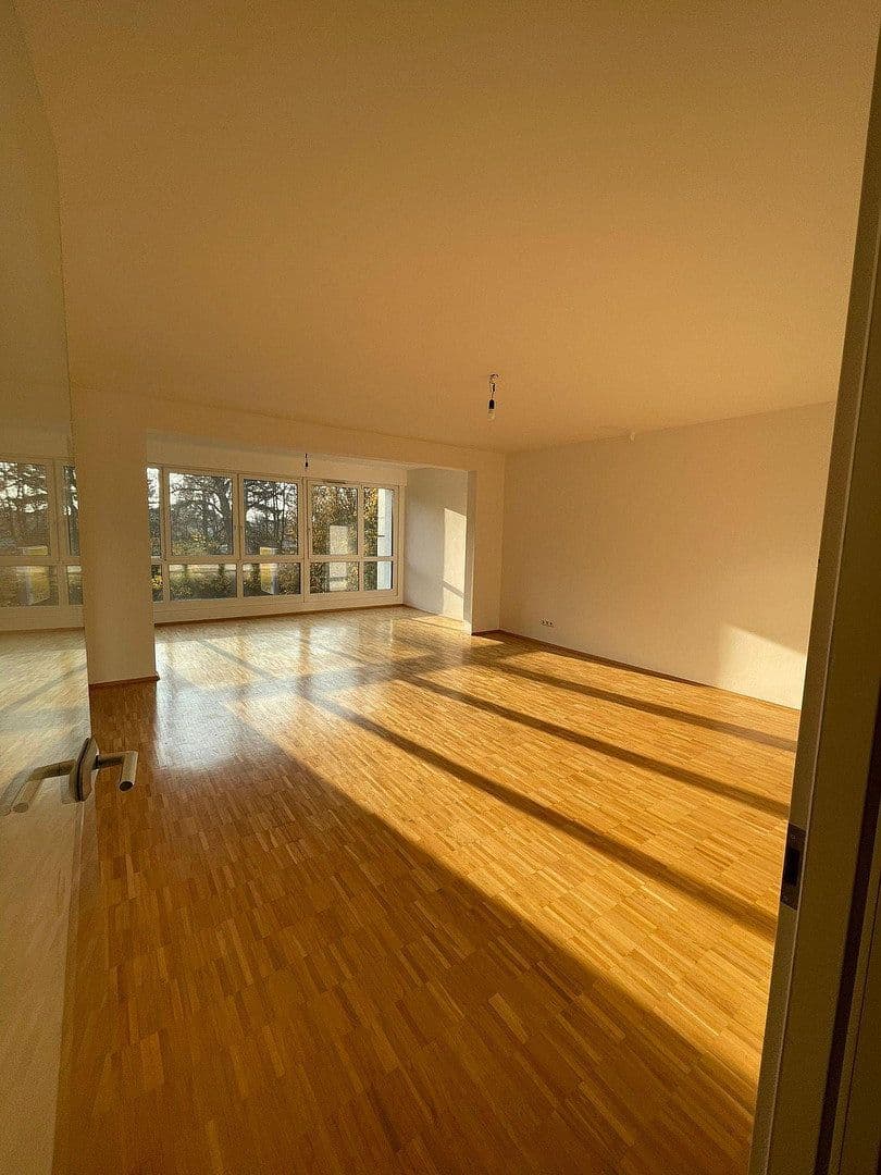 Prenájom bytu 3-izbový 130 m², Köln, Severné Porýnie - Westfálsko Prenájom bytu 3-izbový 130 m², Köln, Severné Porýnie - Westfálsko