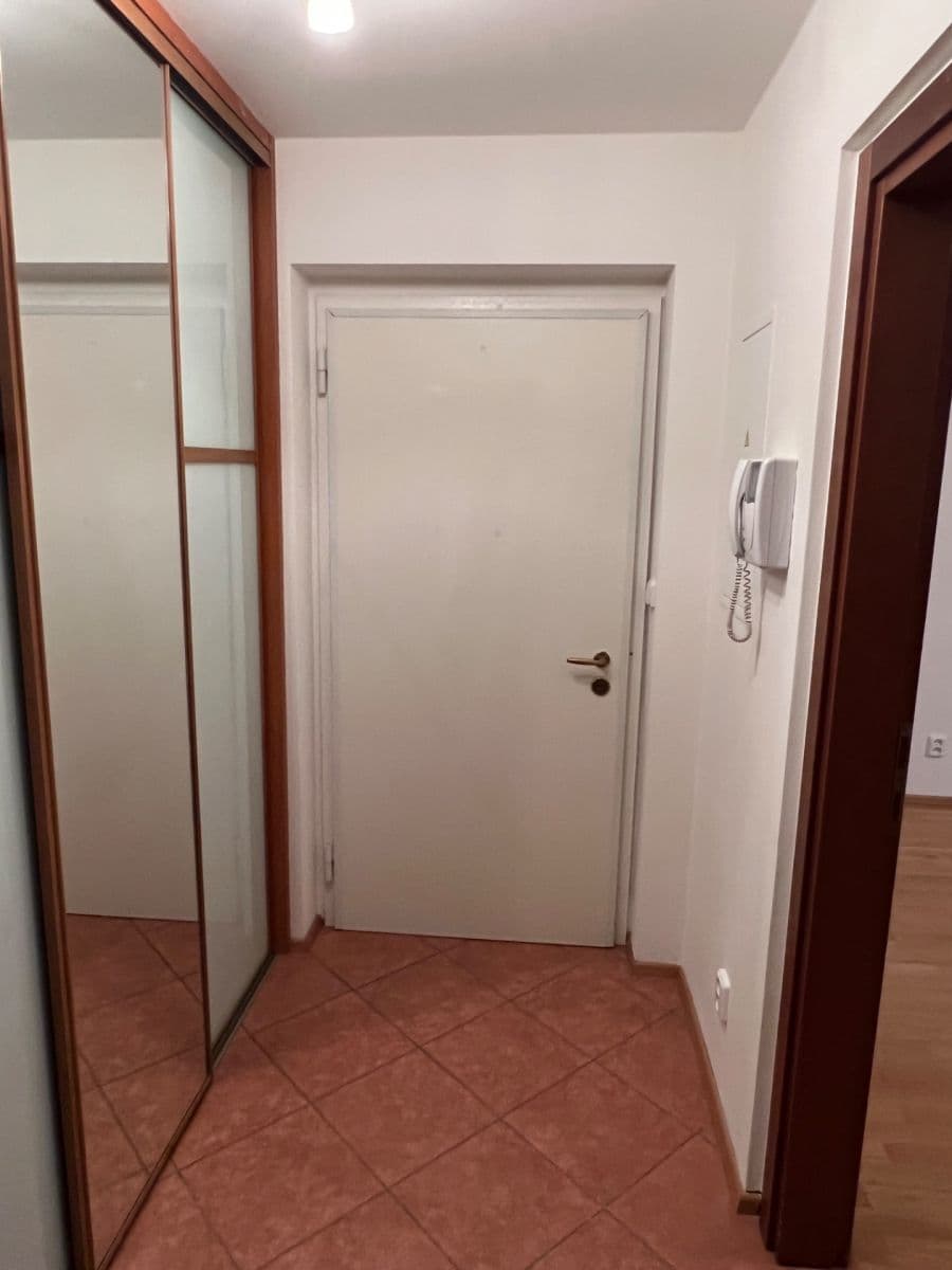 Prenájom bytu 3-izbový 77 m², Podvinný mlýn, Praha, Praha Prenájom bytu 3-izbový 77 m², Podvinný mlýn, Praha, Praha