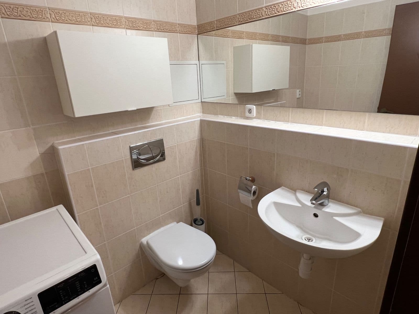 Prenájom bytu 3-izbový 77 m², Podvinný mlýn, Praha, Praha Prenájom bytu 3-izbový 77 m², Podvinný mlýn, Praha, Praha