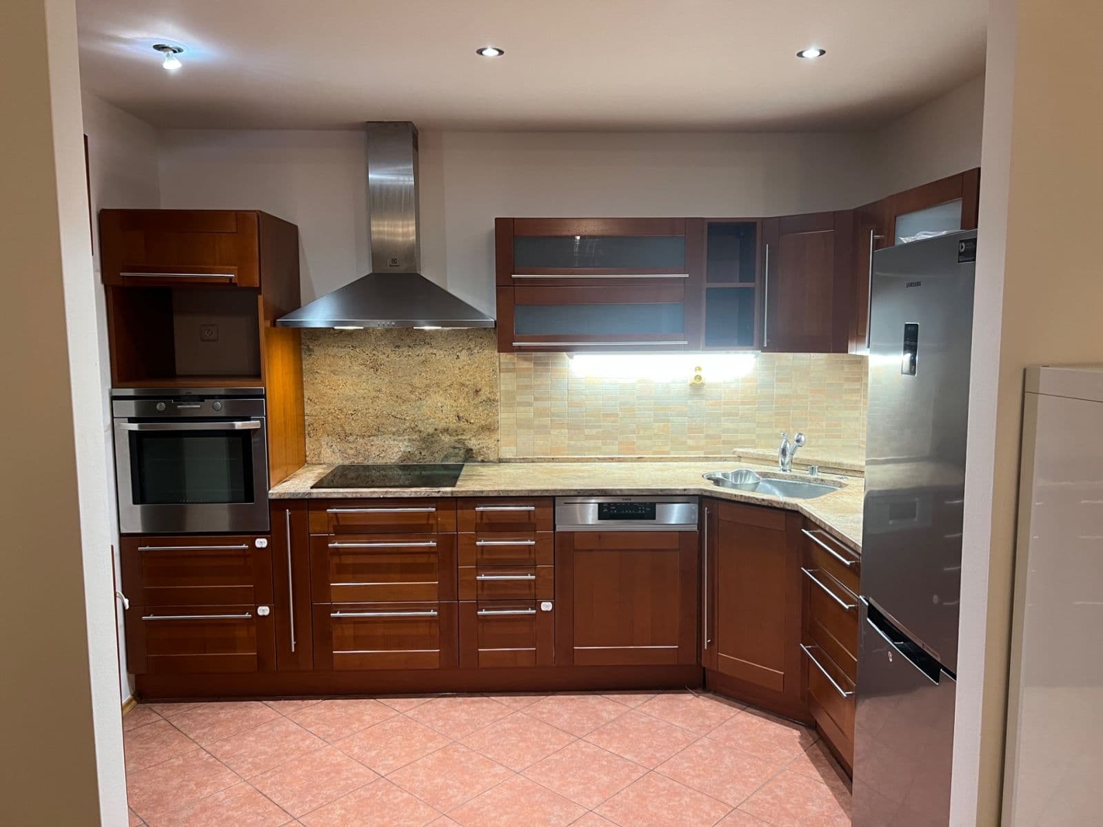 Prenájom bytu 3-izbový 77 m², Podvinný mlýn, Praha, Praha Prenájom bytu 3-izbový 77 m², Podvinný mlýn, Praha, Praha