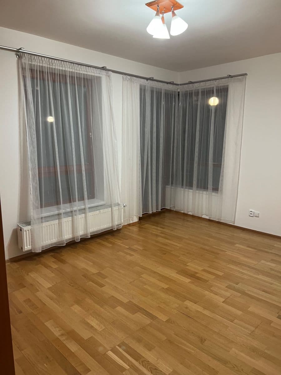 Prenájom bytu 3-izbový 77 m², Podvinný mlýn, Praha, Praha Prenájom bytu 3-izbový 77 m², Podvinný mlýn, Praha, Praha