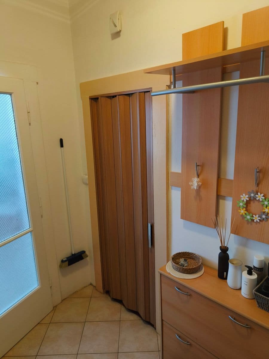 Prenájom bytu 1-izbový 43 m², Špitálská, Praha, Praha Prenájom bytu 1-izbový 43 m², Špitálská, Praha, Praha