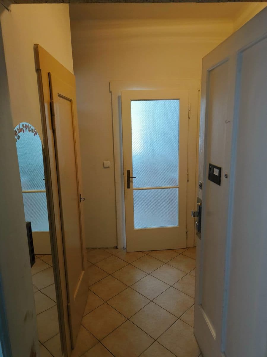 Prenájom bytu 1-izbový 43 m², Špitálská, Praha, Praha Prenájom bytu 1-izbový 43 m², Špitálská, Praha, Praha