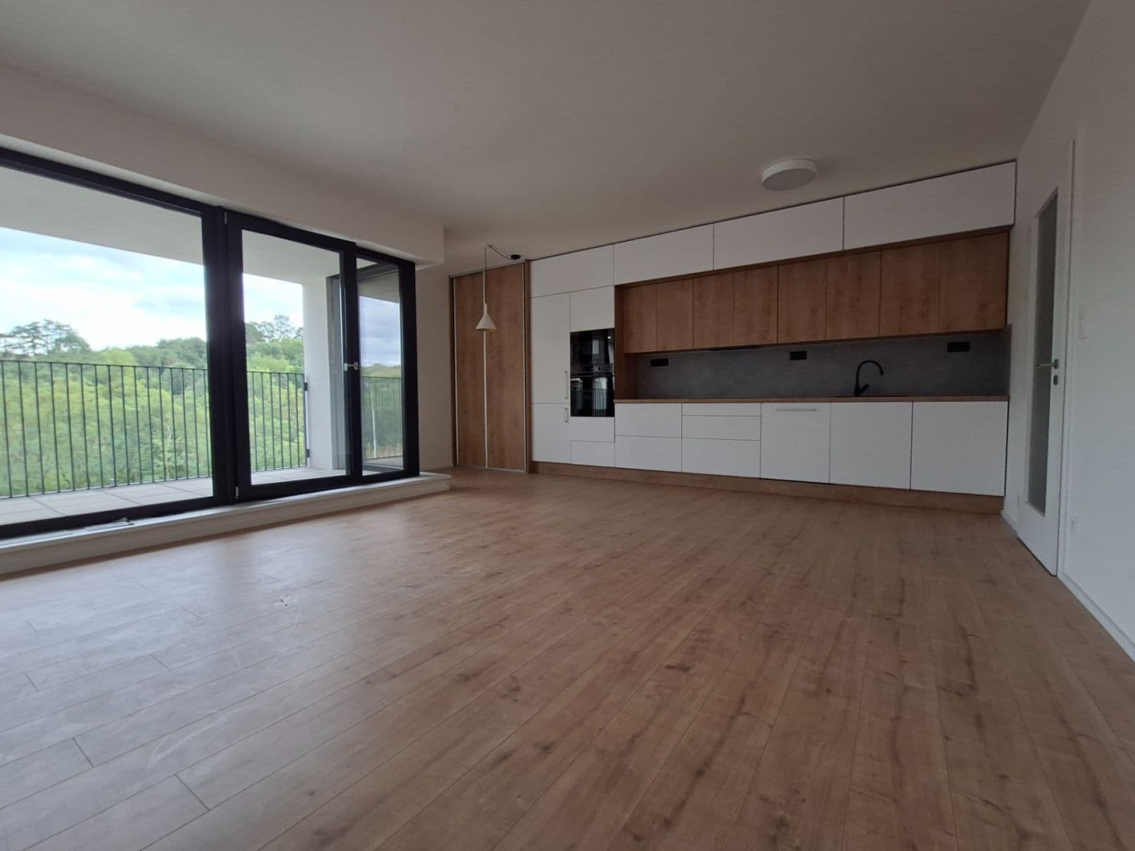 Prenájom bytu 3-izbový 86 m², Brno, Jihomoravský kraj Prenájom bytu 3-izbový 86 m², Brno, Jihomoravský kraj