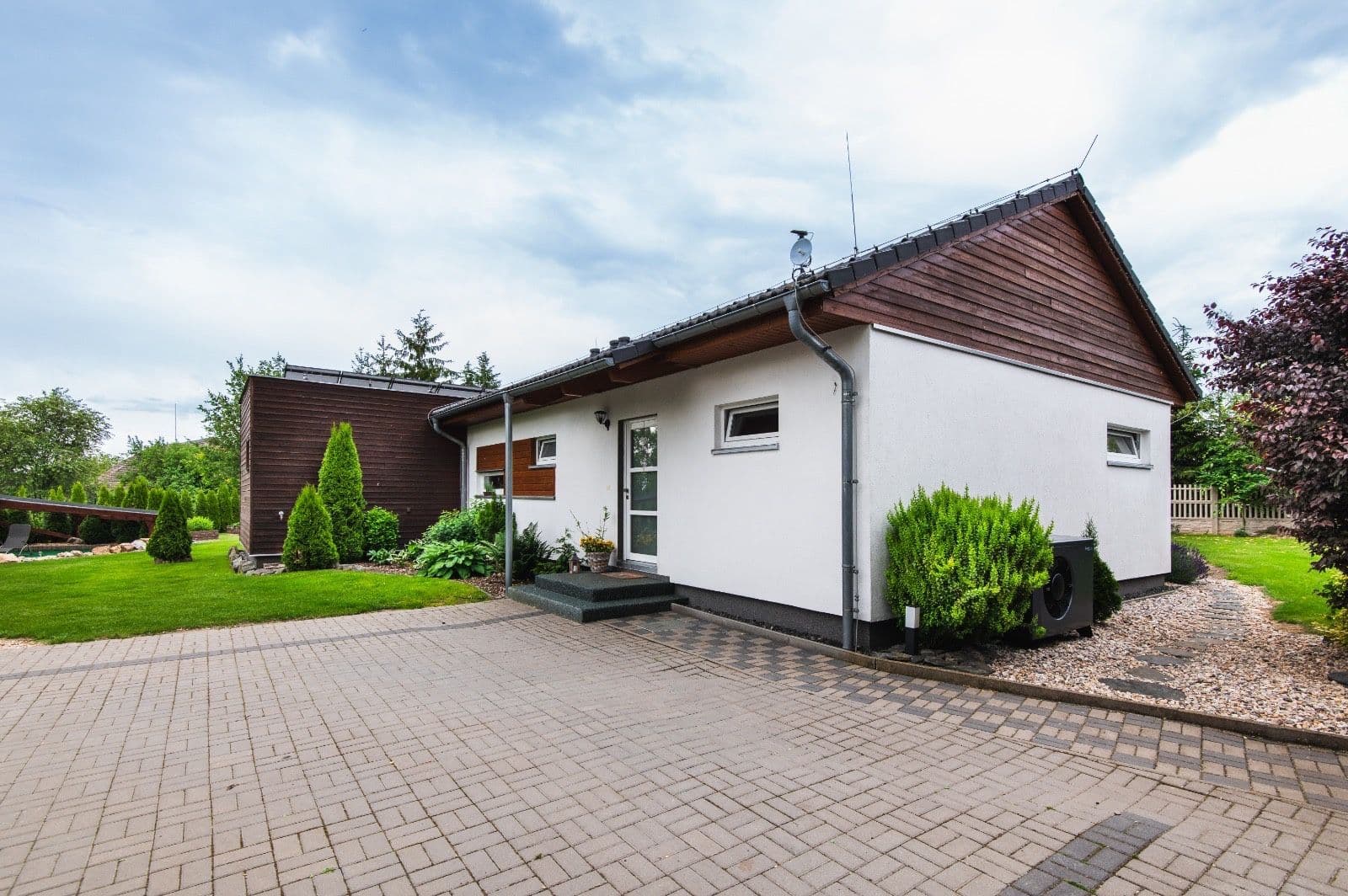 Prenájom domu 104 m², pozemok 1.000 m², Křesetice, Středočeský kraj Prenájom domu 104 m², pozemok 1.000 m², Křesetice, Středočeský kraj