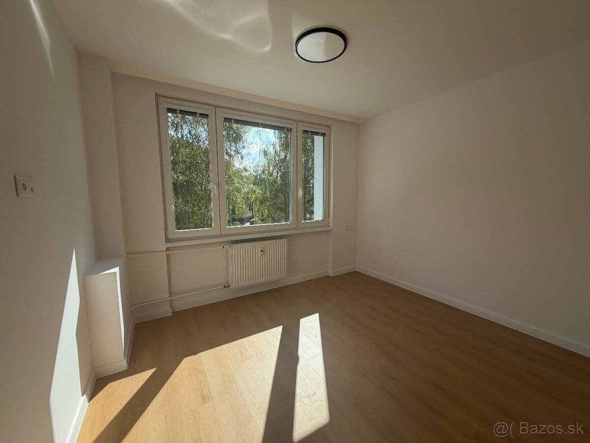Predaj bytu 3-izbový 67 m², Lánska, Považská Bystrica, Trenčiansky kraj Predaj bytu 3-izbový 67 m², Lánska, Považská Bystrica, Trenčiansky kraj