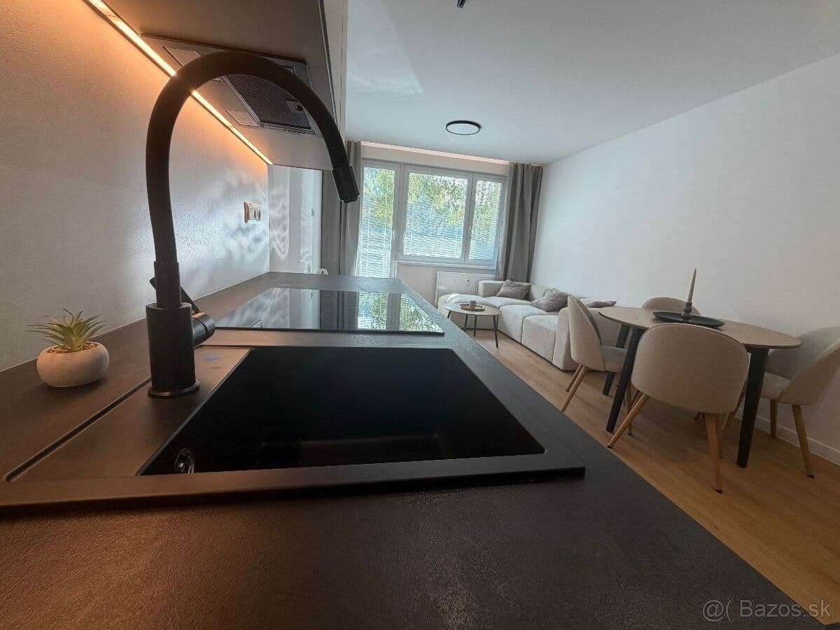 Predaj bytu 3-izbový 67 m², Lánska, Považská Bystrica, Trenčiansky kraj Predaj bytu 3-izbový 67 m², Lánska, Považská Bystrica, Trenčiansky kraj