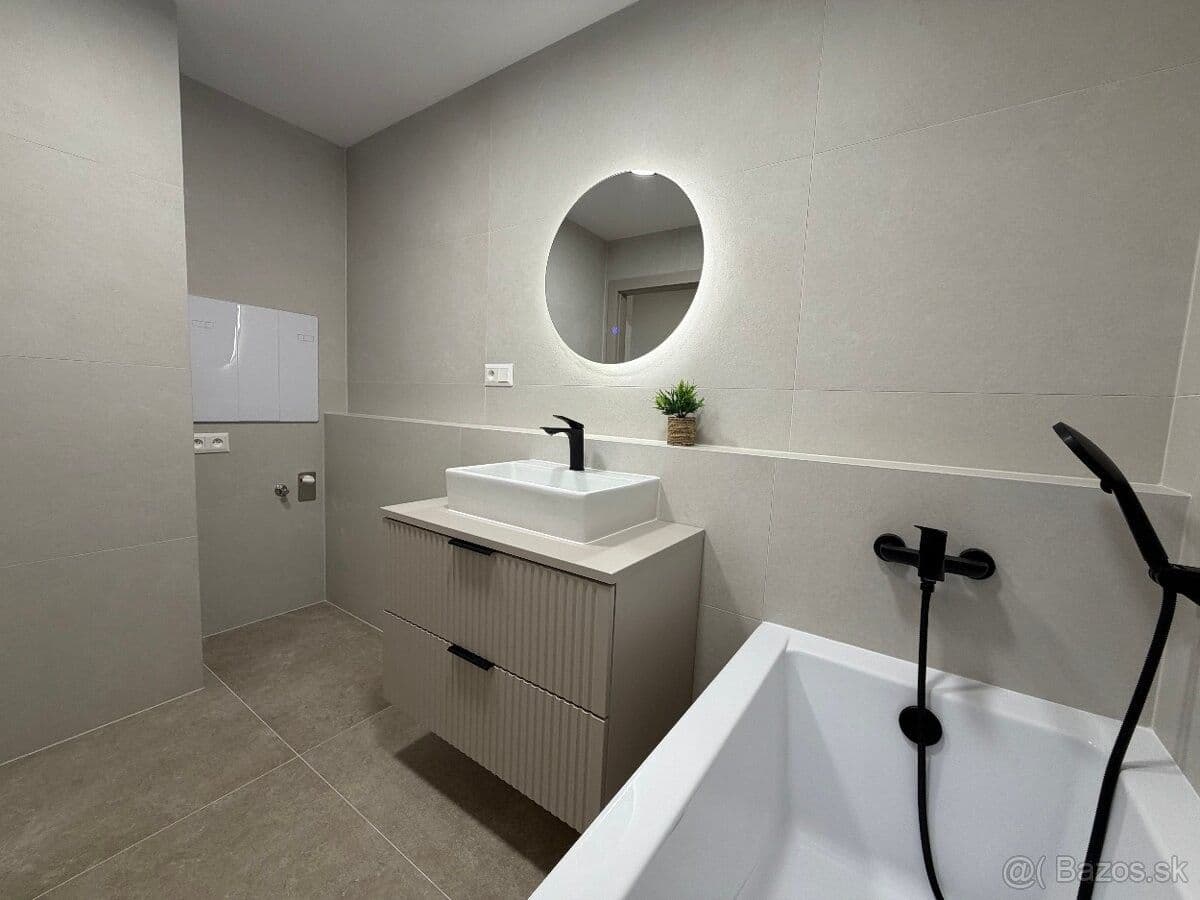 Predaj bytu 3-izbový 67 m², Lánska, Považská Bystrica, Trenčiansky kraj Predaj bytu 3-izbový 67 m², Lánska, Považská Bystrica, Trenčiansky kraj