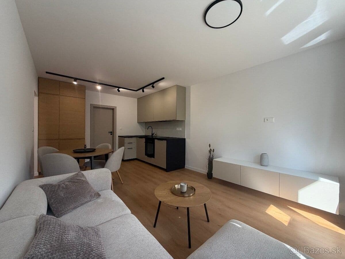 Predaj bytu 3-izbový 67 m², Lánska, Považská Bystrica, Trenčiansky kraj Predaj bytu 3-izbový 67 m², Lánska, Považská Bystrica, Trenčiansky kraj