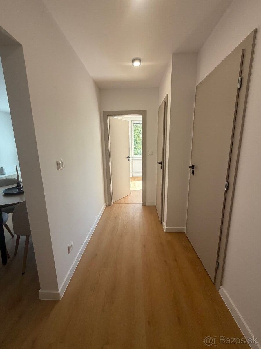 Predaj bytu 3-izbový 67 m², Lánska, Považská Bystrica, Trenčiansky kraj Predaj bytu 3-izbový 67 m², Lánska, Považská Bystrica, Trenčiansky kraj