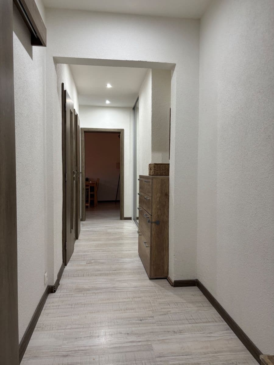 Prenájom bytu 2-izbový 52 m², Medveďovej, Petržalka, Bratislavský kraj Prenájom bytu 2-izbový 52 m², Medveďovej, Petržalka, Bratislavský kraj
