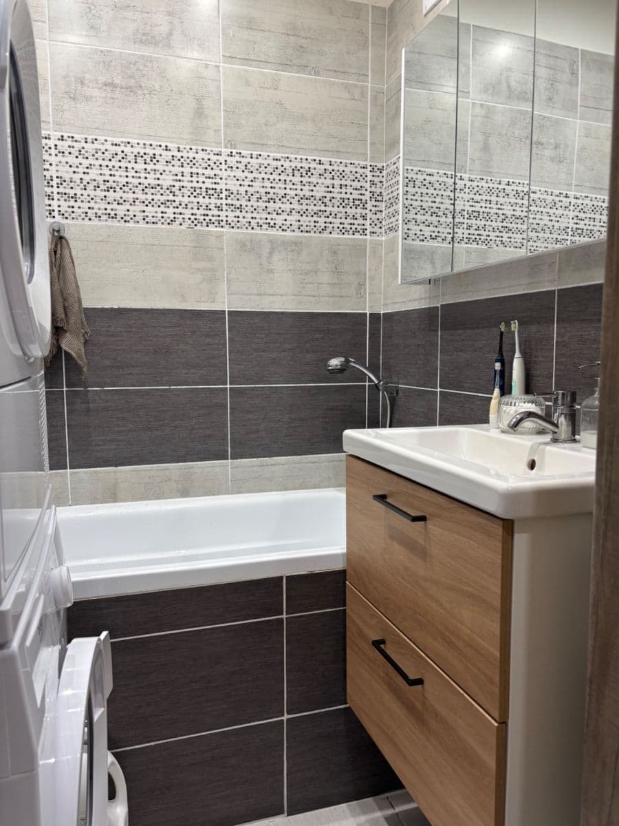 Prenájom bytu 2-izbový 52 m², Medveďovej, Petržalka, Bratislavský kraj Prenájom bytu 2-izbový 52 m², Medveďovej, Petržalka, Bratislavský kraj