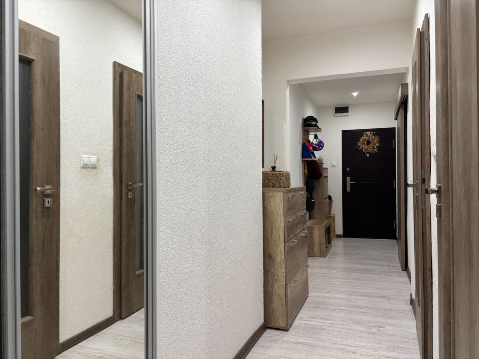 Prenájom bytu 2-izbový 52 m², Medveďovej, Petržalka, Bratislavský kraj Prenájom bytu 2-izbový 52 m², Medveďovej, Petržalka, Bratislavský kraj