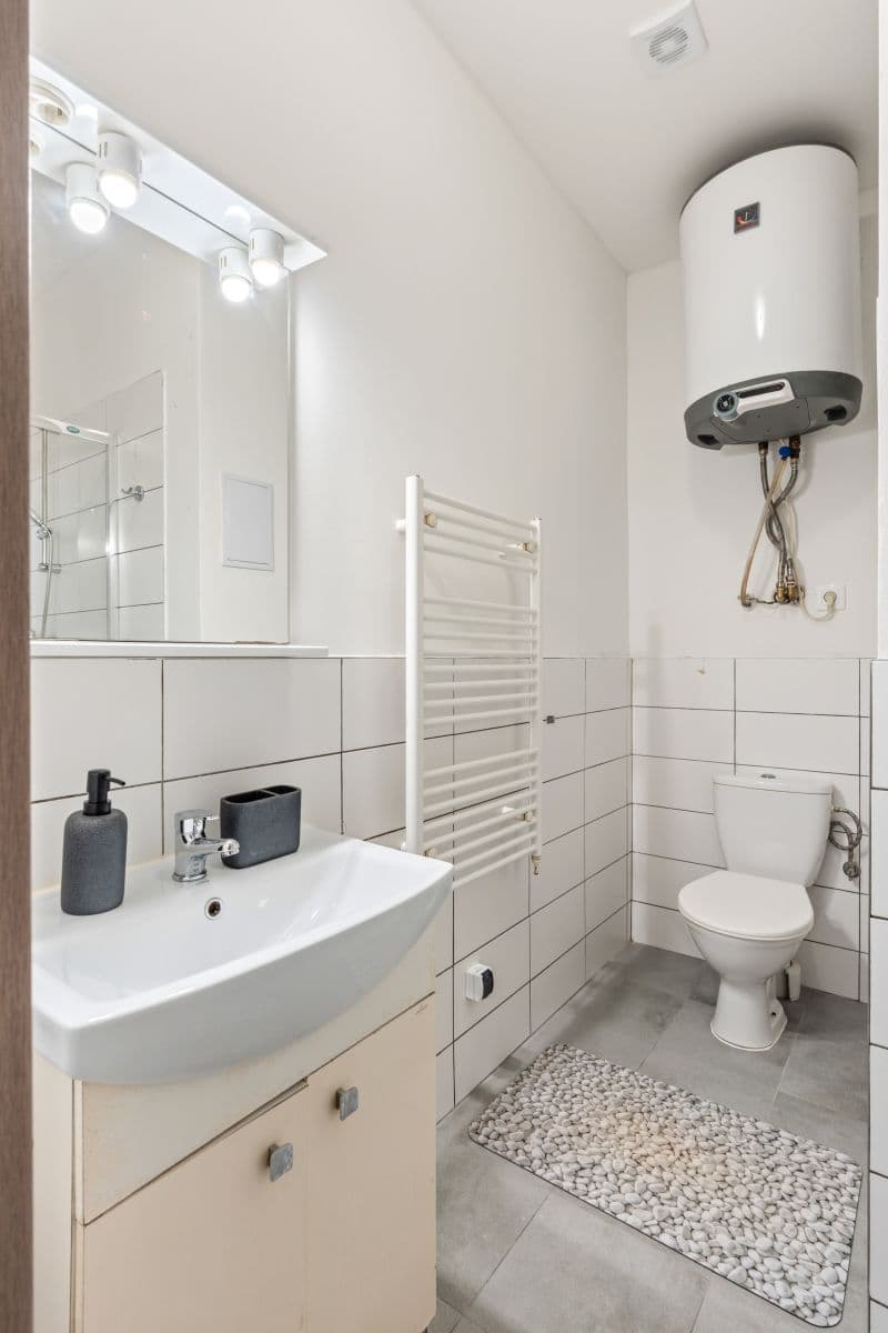 Prenájom bytu 83 m², Jeronýmova, Praha, Praha Prenájom bytu 83 m², Jeronýmova, Praha, Praha