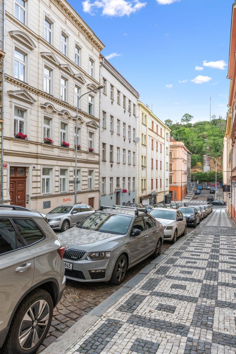 Prenájom bytu 83 m², Jeronýmova, Praha, Praha Prenájom bytu 83 m², Jeronýmova, Praha, Praha