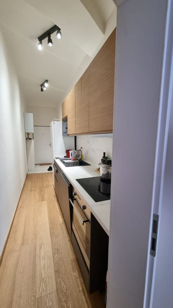 Prenájom bytu 3-izbový 74 m², Na Neklance, Praha, Praha Prenájom bytu 3-izbový 74 m², Na Neklance, Praha, Praha