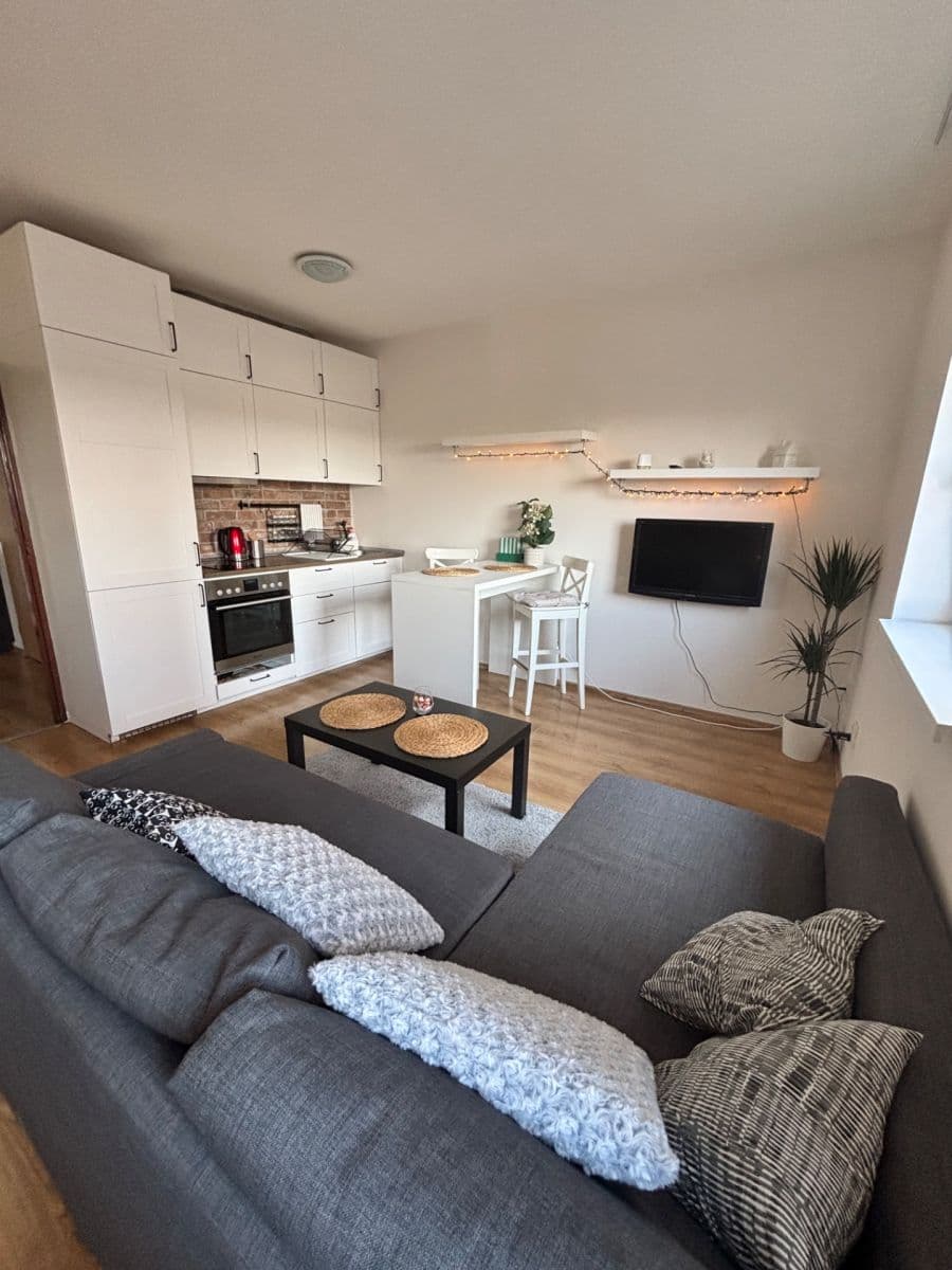 Prenájom bytu 1-izbový 35 m², Roztocká, Úholičky, Středočeský kraj Prenájom bytu 1-izbový 35 m², Roztocká, Úholičky, Středočeský kraj