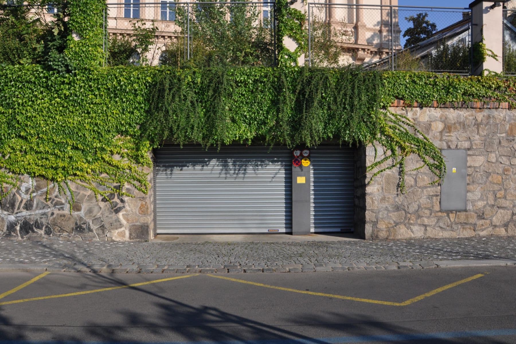 Prenájom garáže 12 m², Novákových, Praha, Praha Prenájom garáže 12 m², Novákových, Praha, Praha